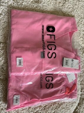FIGS Scrub Set: Catarina Top/ Isabel Wide Leg Pant Sunrise Pink